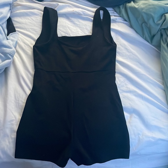 Black Fashion Nova Romper. Size: L - Picture 2 of 3